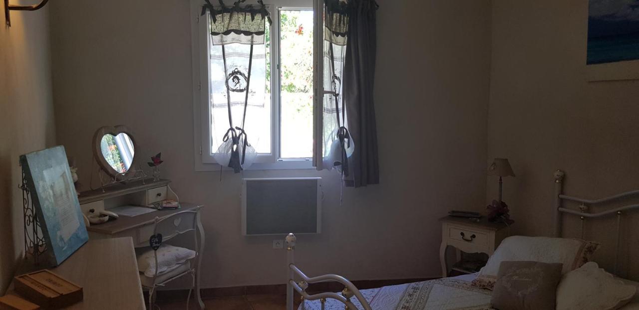 Bed and Breakfast Fenetre Sur Les Alpilles Сен-Мартен-де-Кро Екстер'єр фото