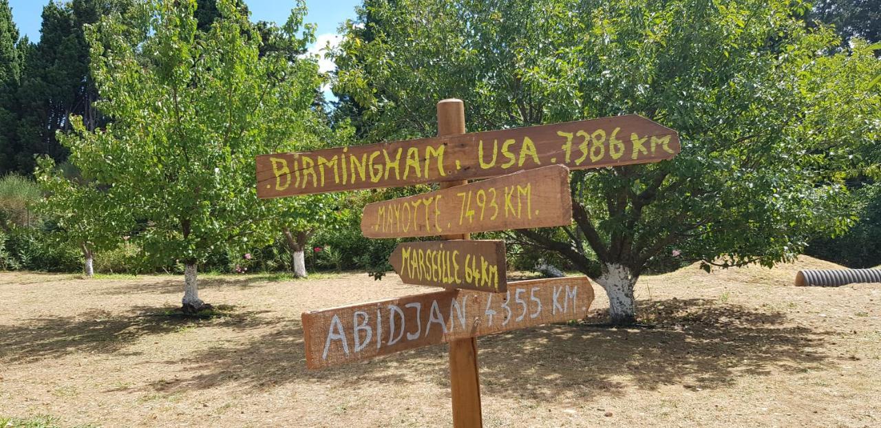Bed and Breakfast Fenetre Sur Les Alpilles Сен-Мартен-де-Кро Екстер'єр фото