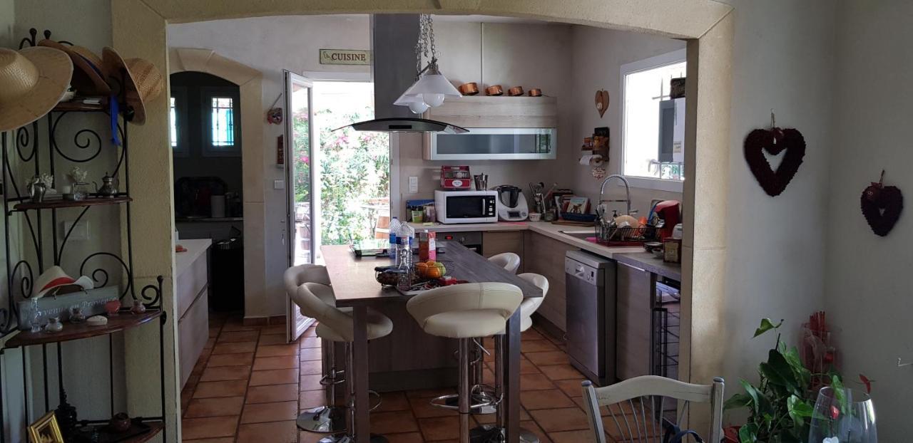 Bed and Breakfast Fenetre Sur Les Alpilles Сен-Мартен-де-Кро Екстер'єр фото