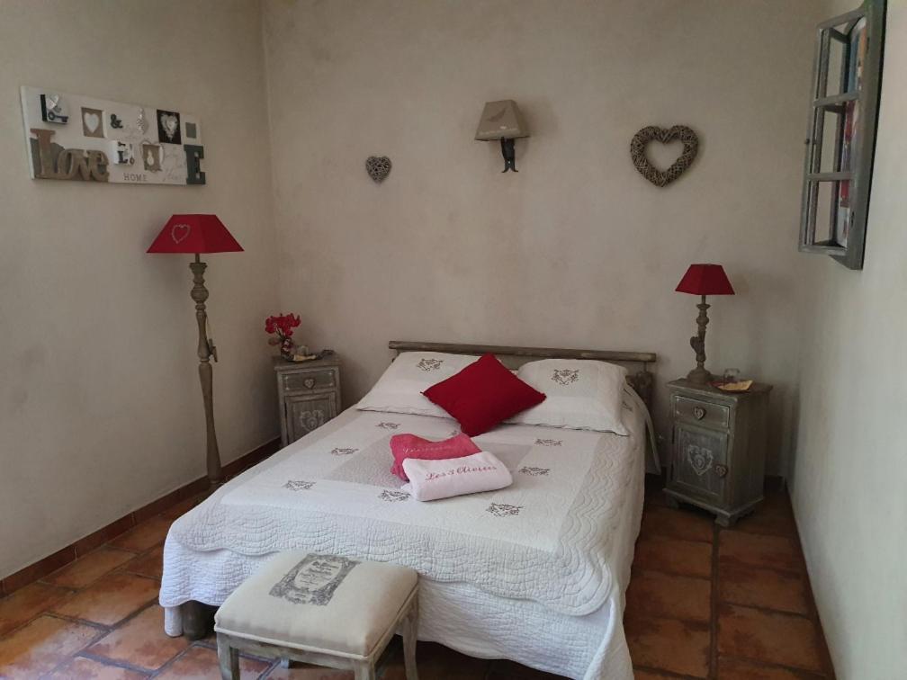 Bed and Breakfast Fenetre Sur Les Alpilles Сен-Мартен-де-Кро Екстер'єр фото