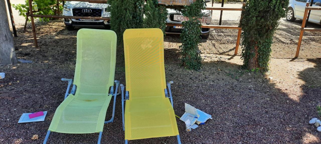 Bed and Breakfast Fenetre Sur Les Alpilles Сен-Мартен-де-Кро Екстер'єр фото
