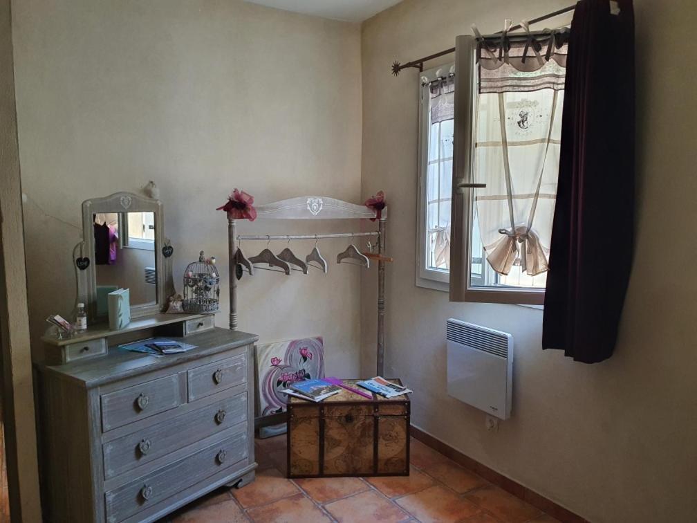 Bed and Breakfast Fenetre Sur Les Alpilles Сен-Мартен-де-Кро Екстер'єр фото