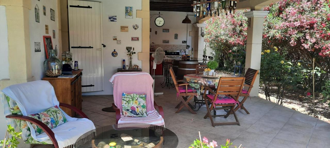 Bed and Breakfast Fenetre Sur Les Alpilles Сен-Мартен-де-Кро Екстер'єр фото