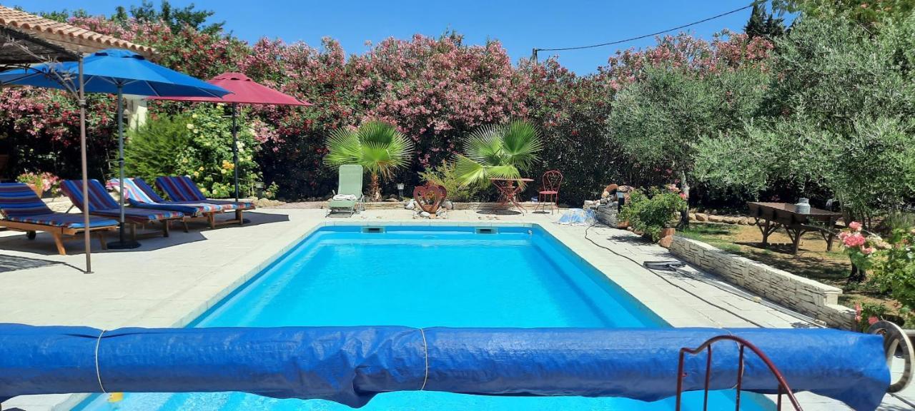 Bed and Breakfast Fenetre Sur Les Alpilles Сен-Мартен-де-Кро Екстер'єр фото